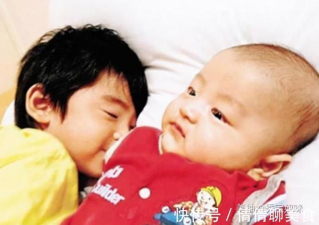 妹妹|妈妈出去买菜,9岁儿子自告奋勇照顾1岁妹妹,回来后宝妈后悔了