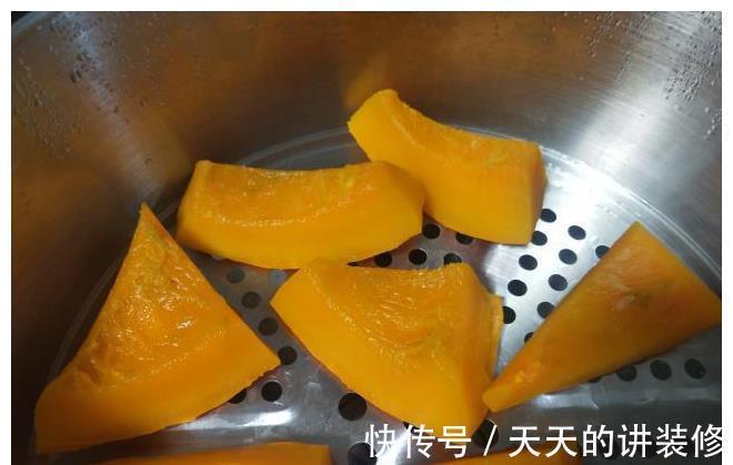制作过程|不用烤箱蒸出来的南瓜月饼,无油少糖不上火,老人孩子吃更健康