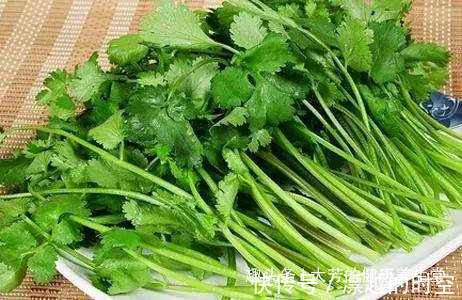 两者|香菜的“死对头”,两者一起吃,癌细胞可能找上你