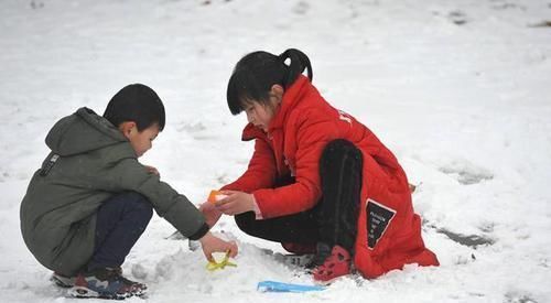 姐弟|双胞胎姐弟同床12年，弟弟说出句话，妈妈坚持让他们分房睡