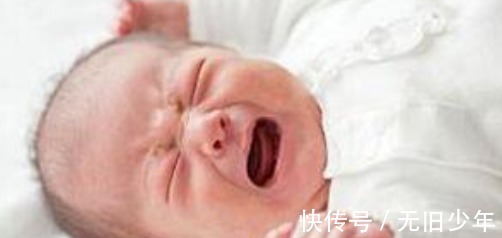 行为|婴儿吃辅食这一时期, 出现这些行为, 就代表着宝宝过度喂养!