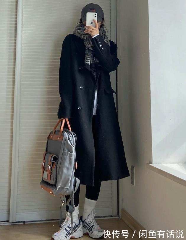时髦 40岁女人想在冬天赶时髦,就从鲨鱼裤+老爹鞋开始,保暖还显身材