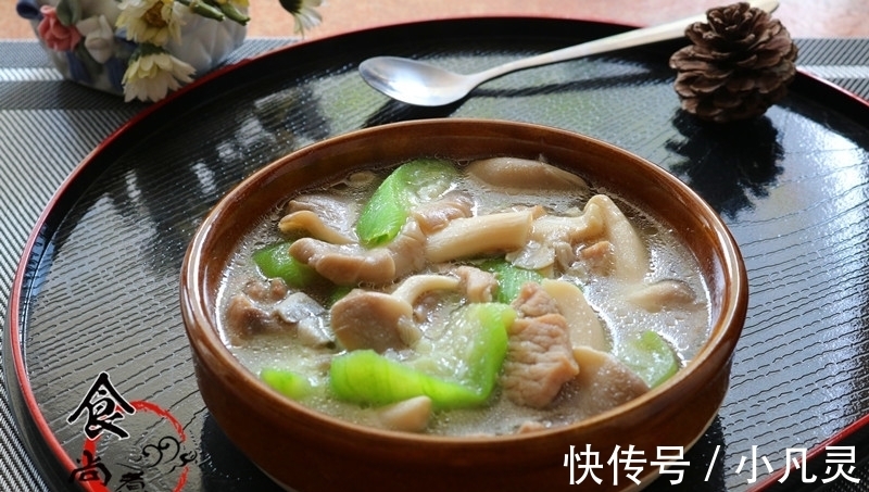 补水|进入深秋,我家三天两头喝这碗汤,十多块钱煮一锅,去燥润肌肤