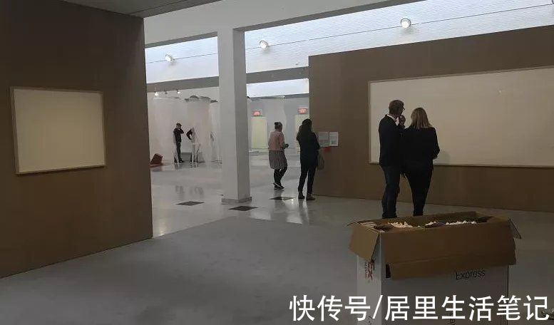 当代艺术#他用2张白纸，骗走丹麦博物馆50万！拿钱跑路，被称当代艺术？