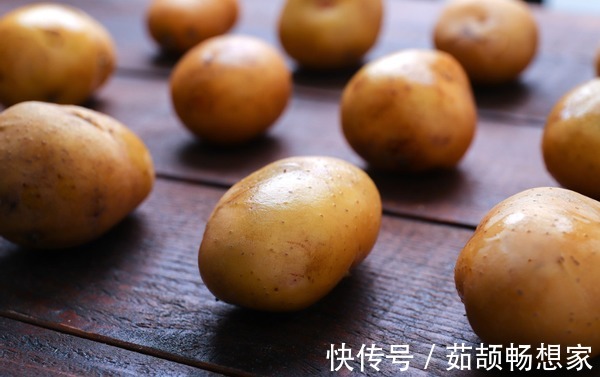 通风处|家里的土豆放久了就长芽了教你3招,久放也不长芽不变色