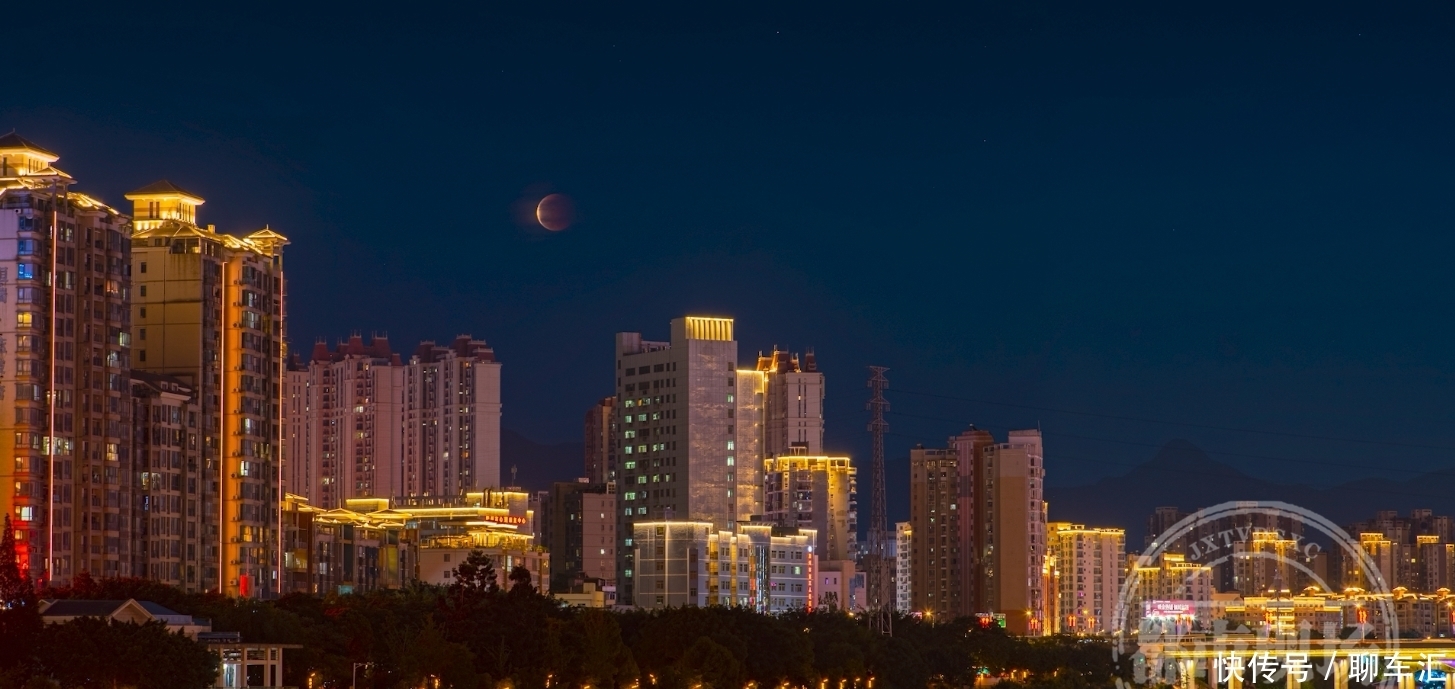 满月 绝美亮相!昨晚,“超级月亮”与“月全食”现身赣州夜空