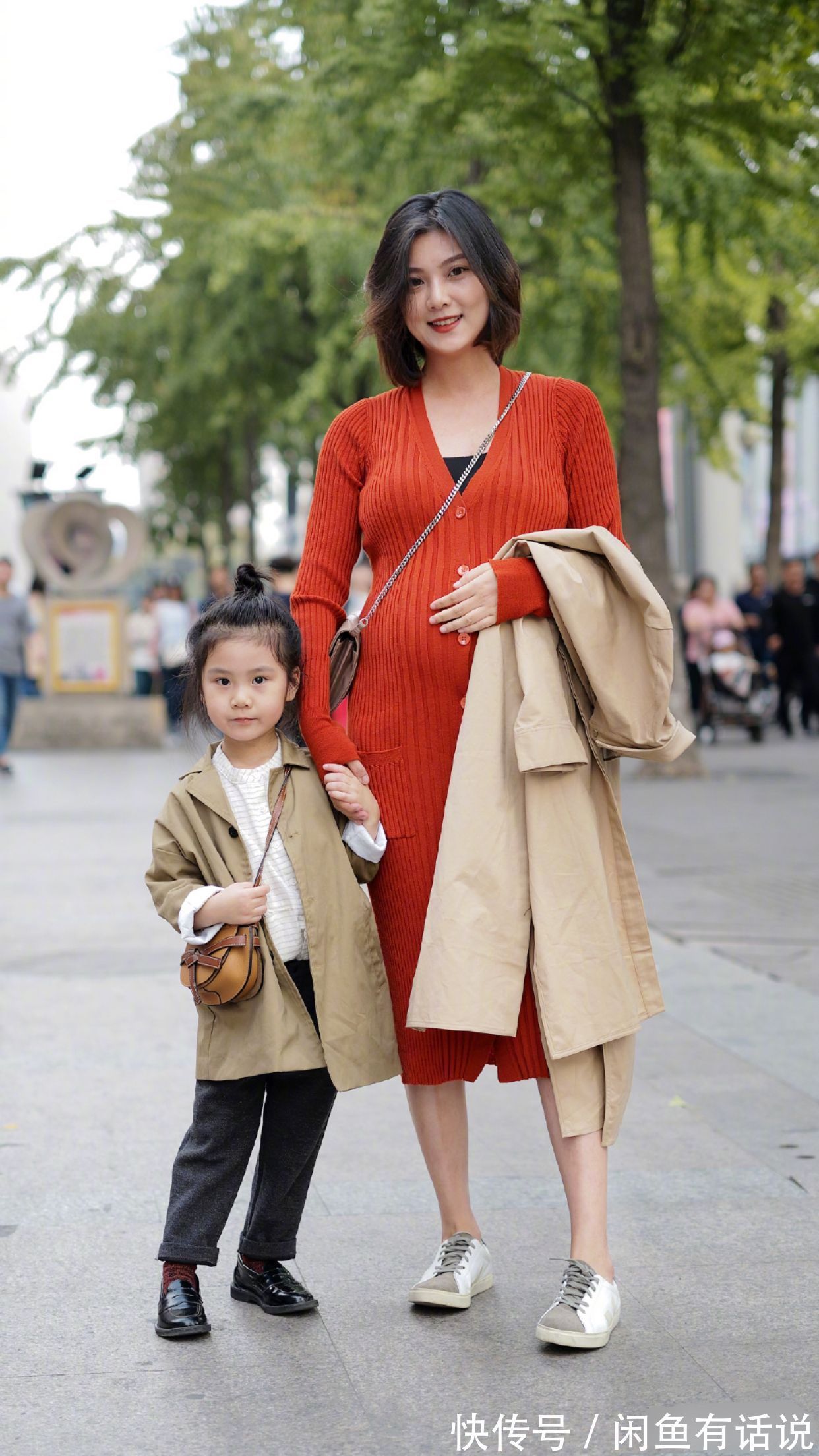 单品 被35岁博主的“母女装”圈粉,妈妈时髦女儿可爱,搭配思路可照搬