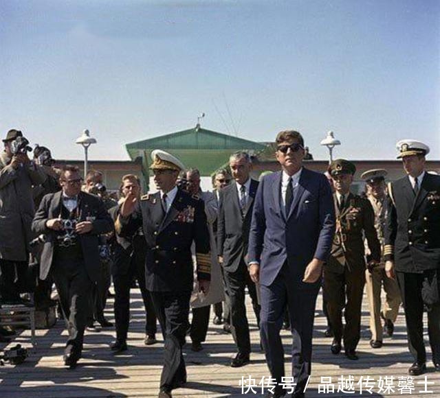 教士阶层|巴列维到底为何要进行白色革命?其实都是为了保命