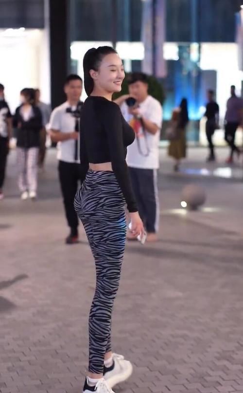 造型|瑜伽裤造型的时尚姐姐，运动高级美，展现好身材！