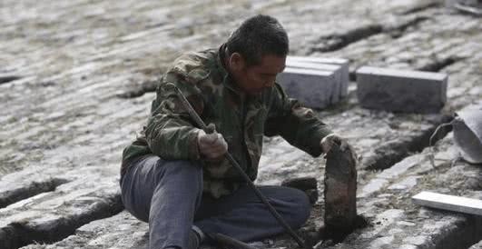 修复|故宫地砖损坏,工匠修复时发现一“秘密”,专家:朱棣心真狠