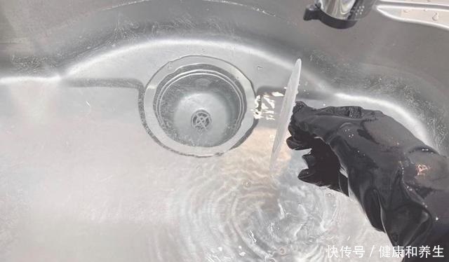 下水|我家下水口从未堵过,只因我每月用热水冲一次,拆开跟新的一样!
