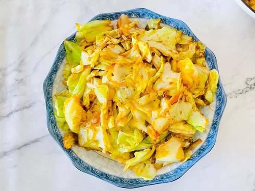 锅中放适量|晒晒我为家人做的晚餐,没有大鱼大肉也吃得舒坦,网友:家的味道