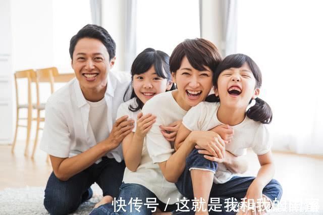 二宝|啥叫“一物降一物”?在老人面前耍赖皮的妹妹,看到姐姐立马怂了