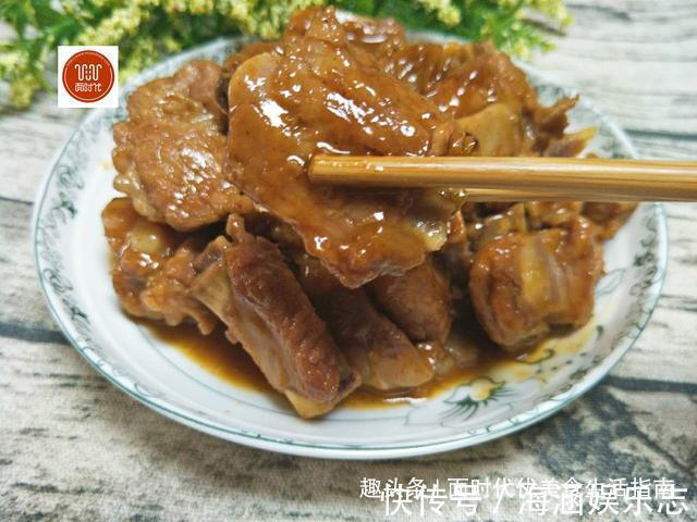 这样烧排骨，做法简单味道超好，色泽比饭店的都要好看！