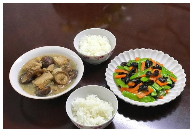 宅家也要好好吃饭，和孩子2个人的午餐，网友一天比一天吃得好