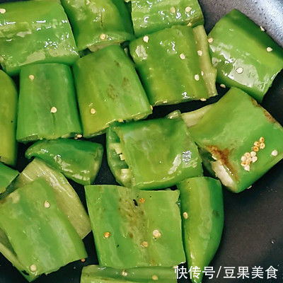 青椒|虎年大吉！下饭极品！肉末虎皮椒