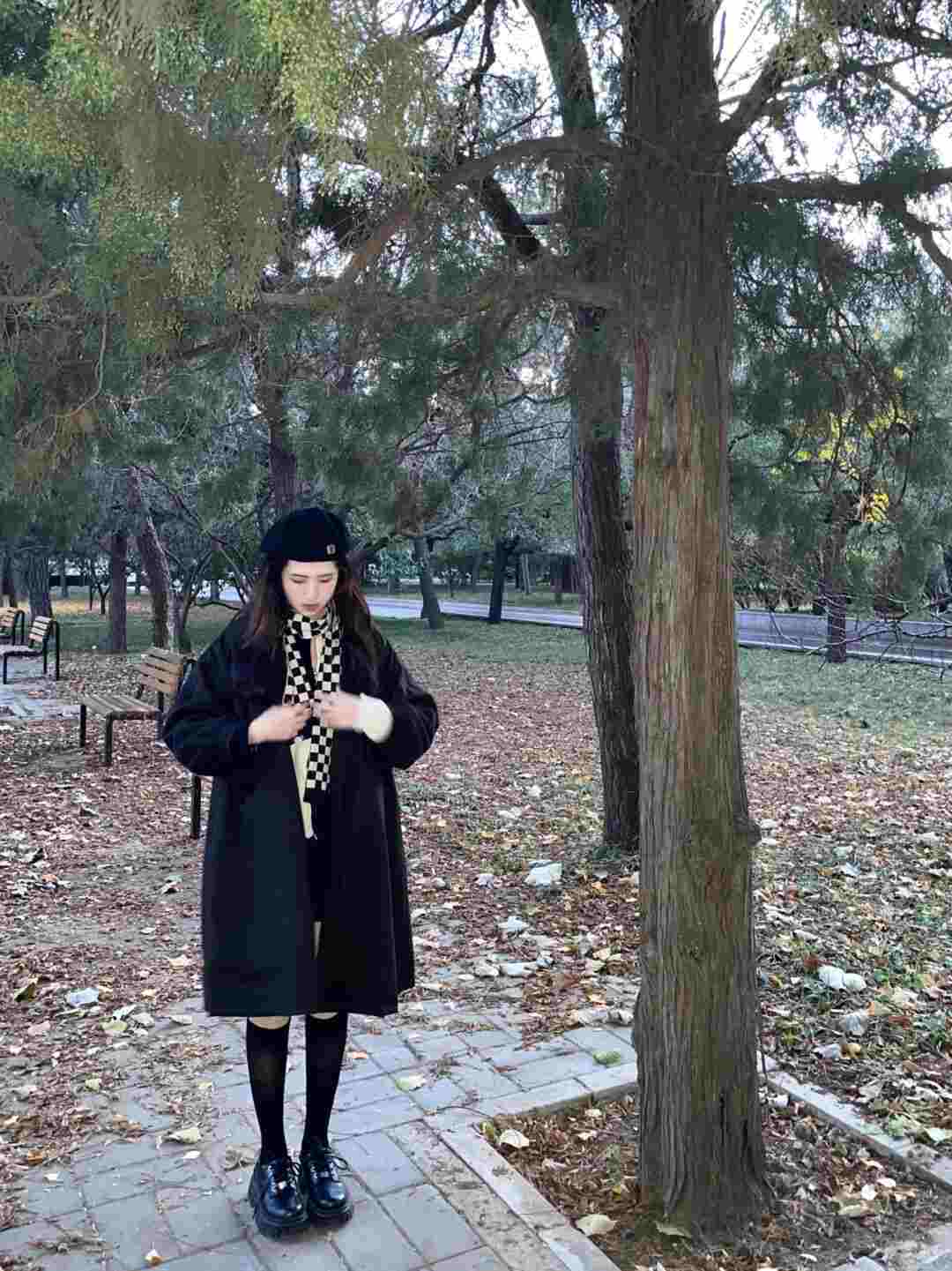 身材 大衣搭不过膝短裙真好看,保暖减龄又能秀身材,时髦精赶快学起来