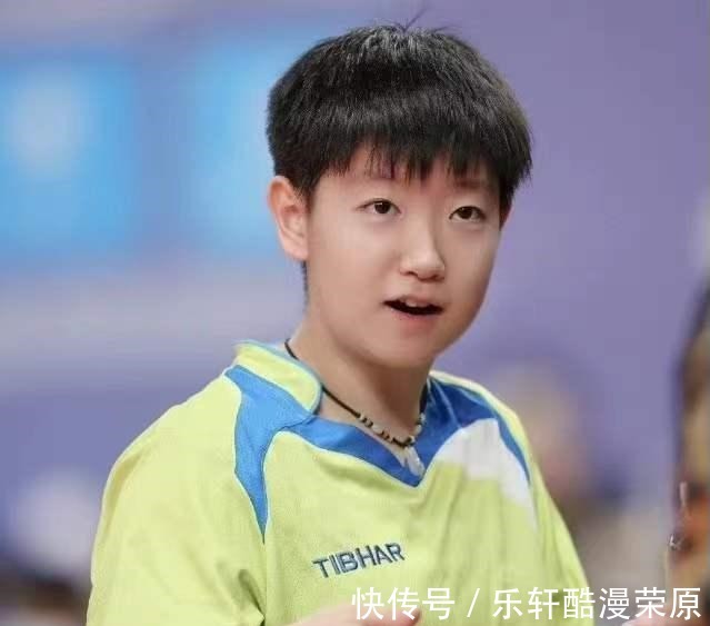 小魔王|孙颖莎扎辫子照片曝光走红,5岁莎莎甜美可爱,在幼儿园笑成花
