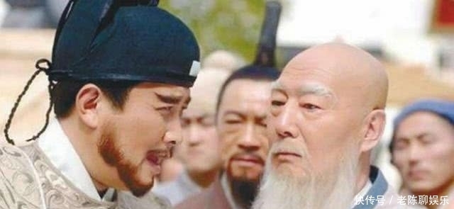 朱元璋进寺庙拜佛:朕也得跪下吗?方丈答1句话保住全寺性命