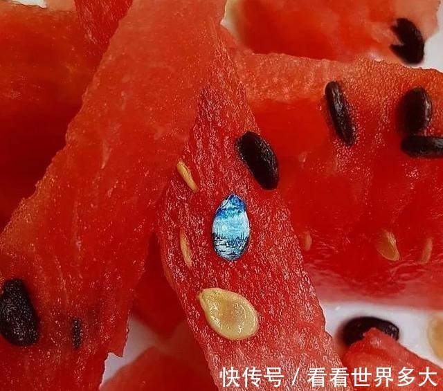 瓜子#惊爆眼球!60岁帅大爷在头发丝上画画,米粒、瓜子都给他当画布!