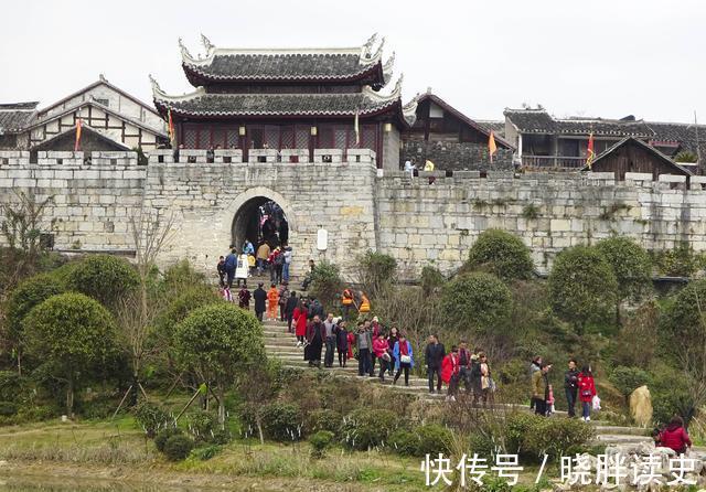 古镇|贵州超适合雨天游玩的古镇，明清古建独具一格，节假日游客爆棚