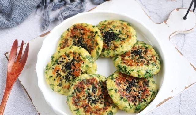 韭菜鸡蛋新吃法，比韭菜盒子简单，比煎饼好吃，早餐连吃3天不腻