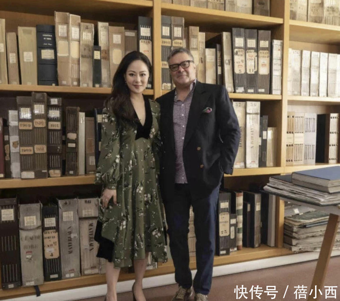 包臀裙|章小蕙的贵妇感无敌了,穿黑色吊带裙配皮衣性感霸气,美出国际范