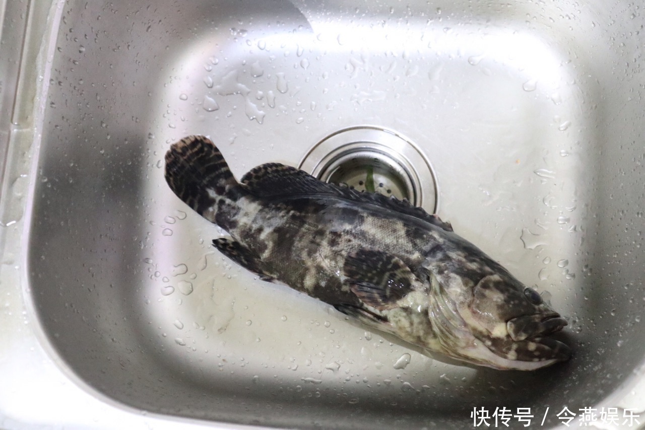 蒸鱼,你是浇汁蒸还是蒸完浇汁再蒸鲜不鲜的秘诀就在这