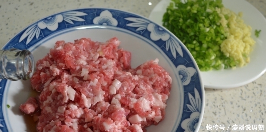 猪肉馅,万万别再加水了!加点它,肉馅不干不柴,鲜嫩多汁又入味