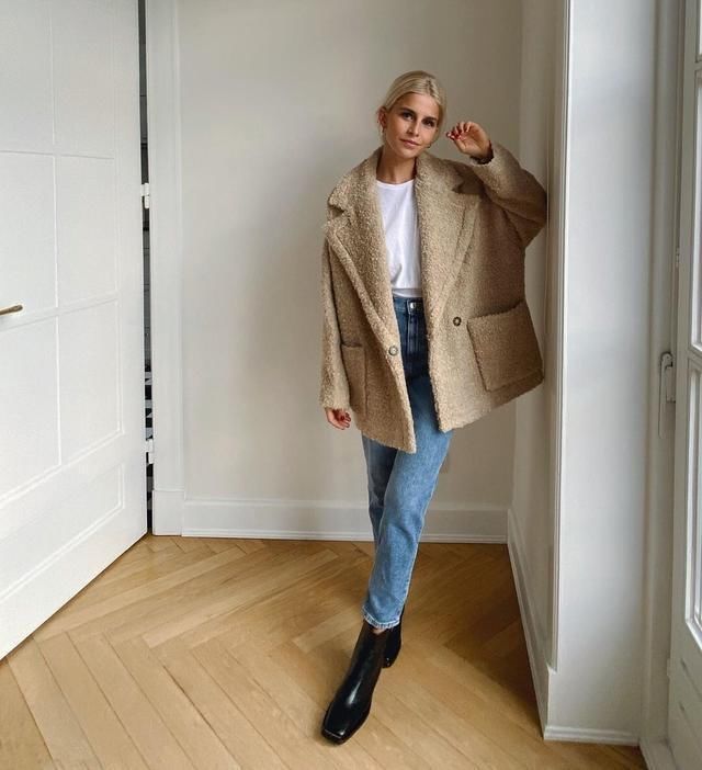 最近火了一种穿法叫“短靴+九分裤”，显高又飒爽，时髦一整冬