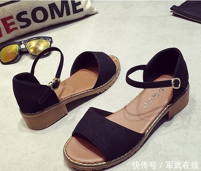 迷人|老婆真会穿逛街回来,被她脚上的凉鞋给惊艳到,迷人的认不出来