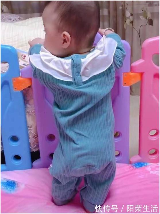 七三开|“史上腿最短”的宝宝火了,屁股下面就是脚后跟,身材比例七三开