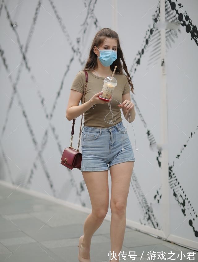 简约 简约休闲装搭配浪漫长卷发,精致优雅的气质名媛造型!