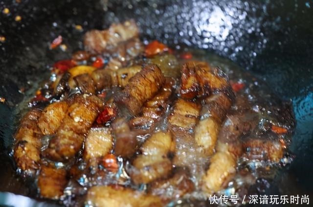  鲜豆角|干豆角怎么吃教你炖肉贴秋膘，豆角吸满了汤汁，混着米饭太香了