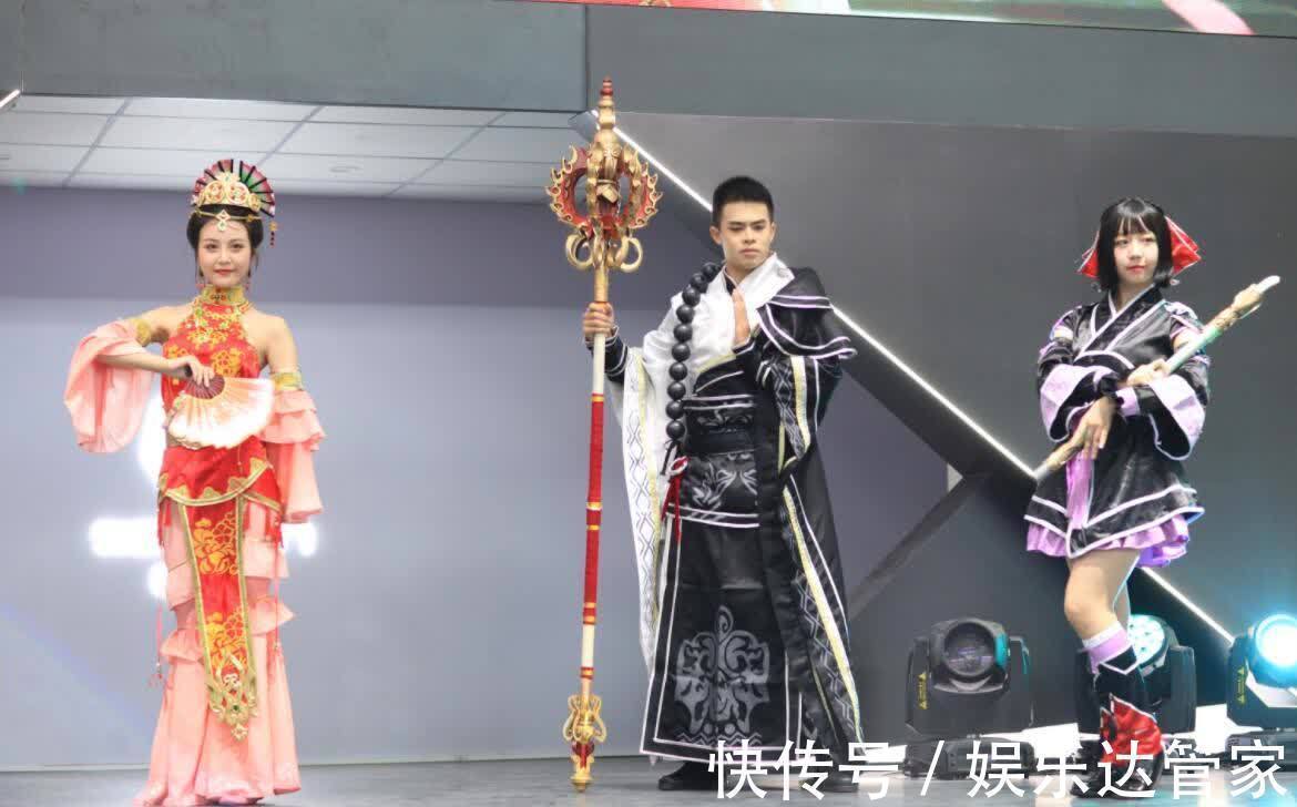 coser小姐姐|没有长腿也能惊艳全场，CJ最仙Coser，第一天就被人找到了？