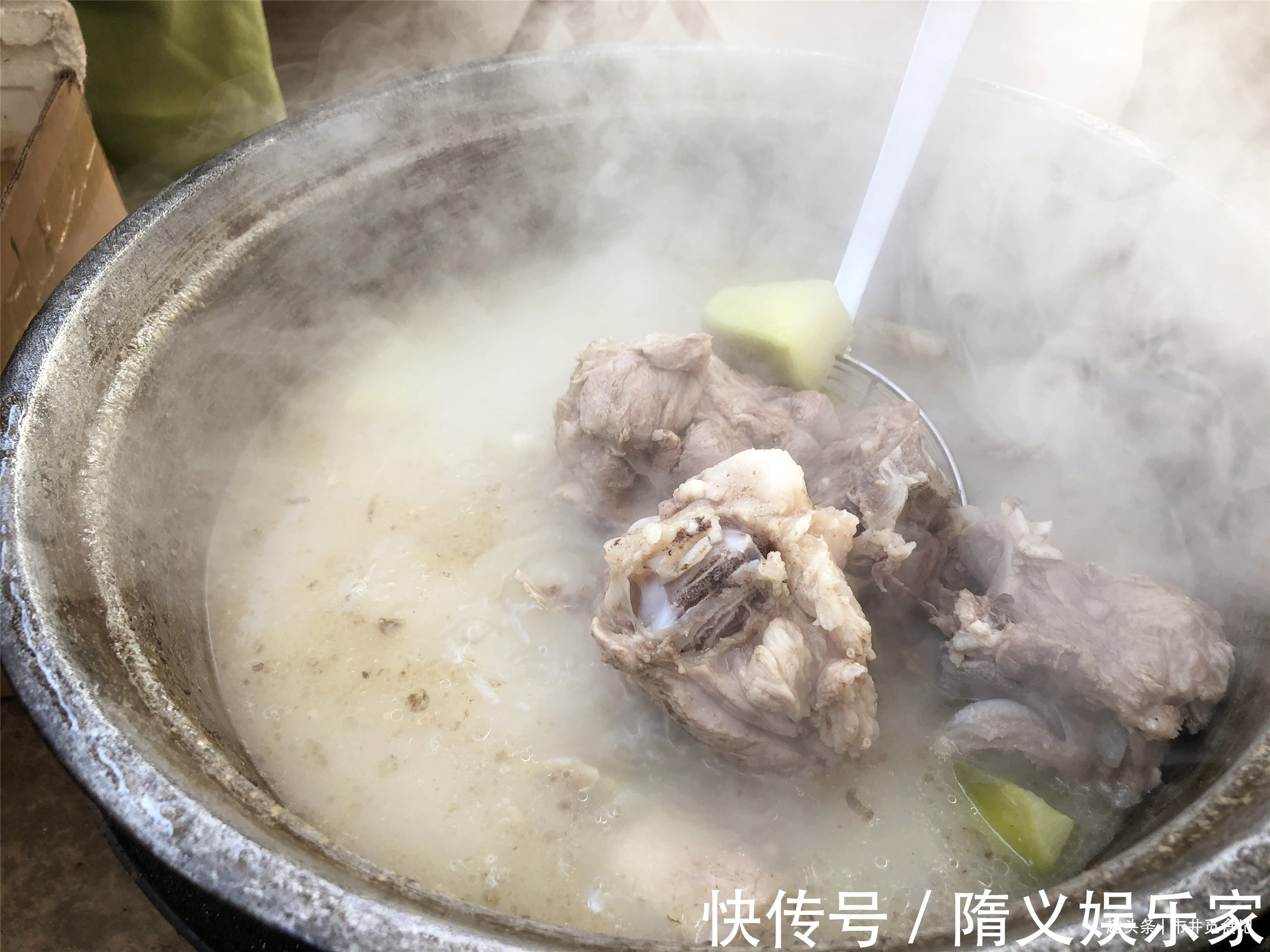 焯水|煮排骨大骨头时，记住“3用2不放”，肉香腥味小，汤白味道鲜