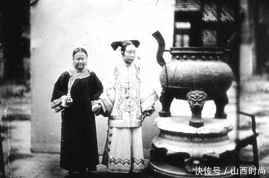 外国人|清朝真实老照片：西装革履的外国人非常显眼，最后一张是小脚妇女