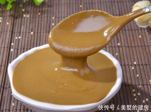 以发酵成功|养花人惯用4种“宝贝”,盆里加一点,肥力足不烧根,花开爆满盆