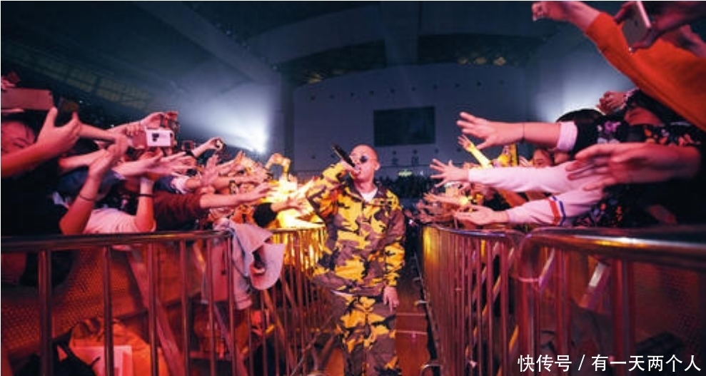 人生赢家|从一级演员到家庭少妇,放弃名利回农村的王二妮,活成了人生赢家