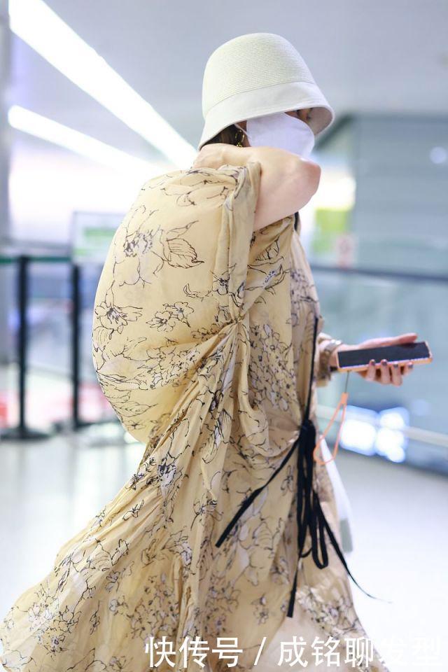 格纹|裙装才是“减龄神器”,45岁马伊琍穿裙装超美,时尚优雅又显气质