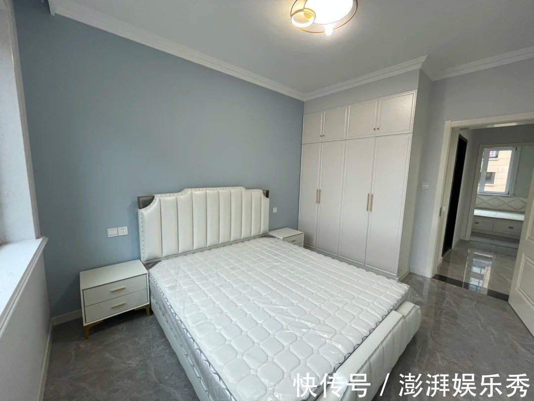 客厅|她家106平米,硬装才花了7万,效果简单又大方,朋友都说赚到了