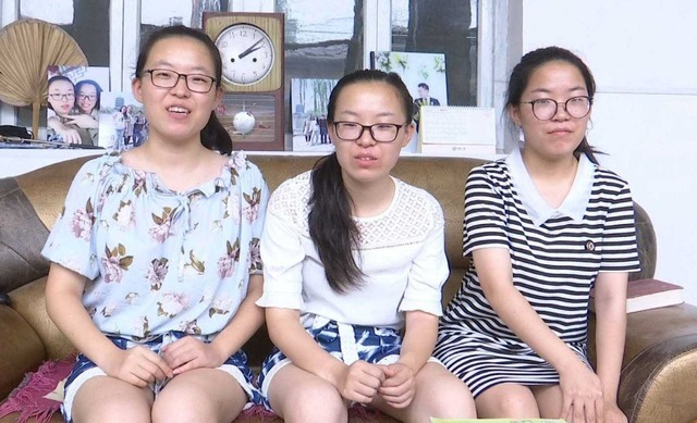 青莲居士|爸妈都姓“宫”,奶奶给三胞胎取了个名字,民警竖大拇指:霸气