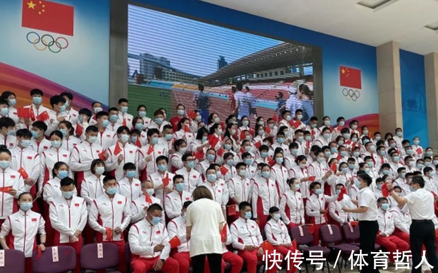 金牌|人民日報發(fā)布中國隊奧運(yùn)會海報！中國女排1姑娘占C位，真給力