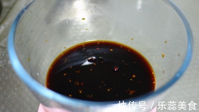 模具|面粉只会做包子馒头?不如做成发糕,一拌一蒸,又松软又香甜