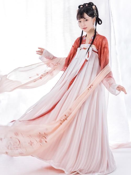 齐胸襦裙#各个朝代的代表性汉服,明制端庄,宋制优雅,你最喜欢哪一种?