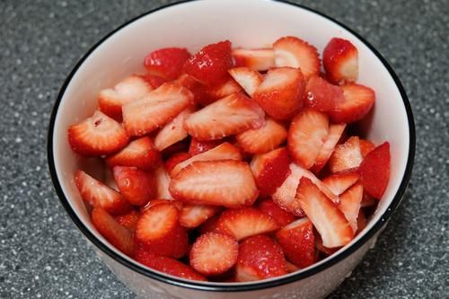 三月最爱草莓，自制草莓酱做法简单无添加剂，好吃看得见