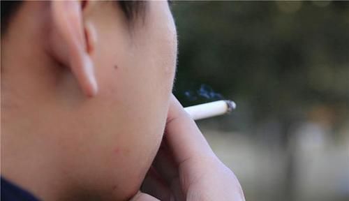烟瘾大戒不了烟每天抽烟别超此数，对肺的伤害或会小很多