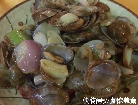 家里来客人,老婆只用了几十块就桌子菜炒,真的是美味十足