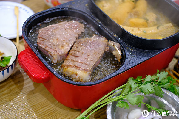 电火锅|九阳不粘涮烤一体机测评：1400W分区独立控温，品牌联名一定贵？