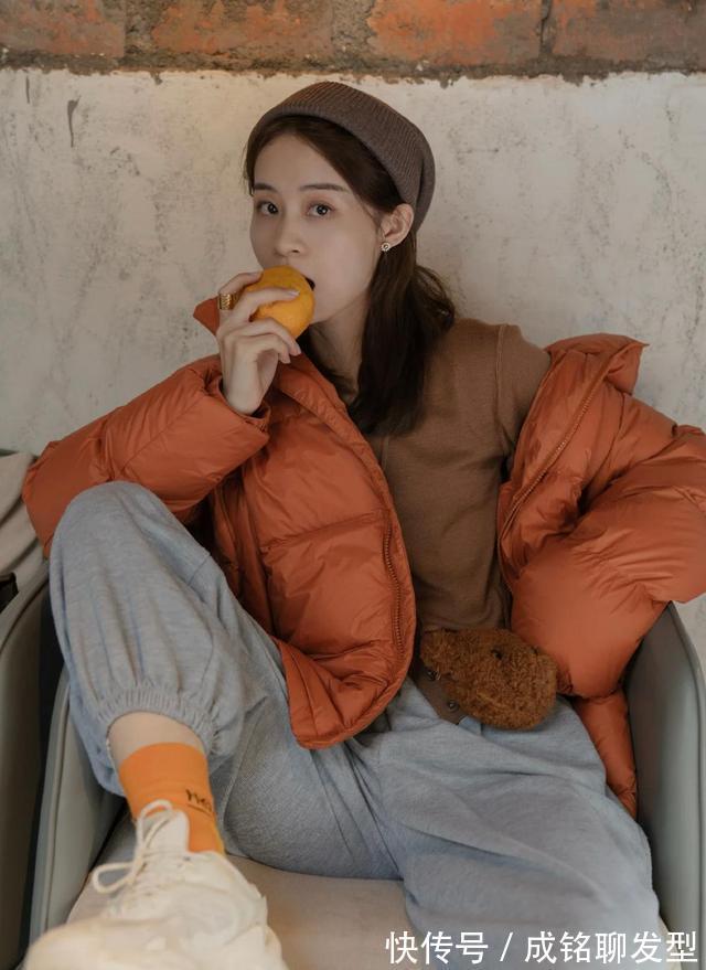 高腰线|羽绒服配打底裤已过气,现在流行豆腐裤和鲨鱼裤,保暖时髦两不误